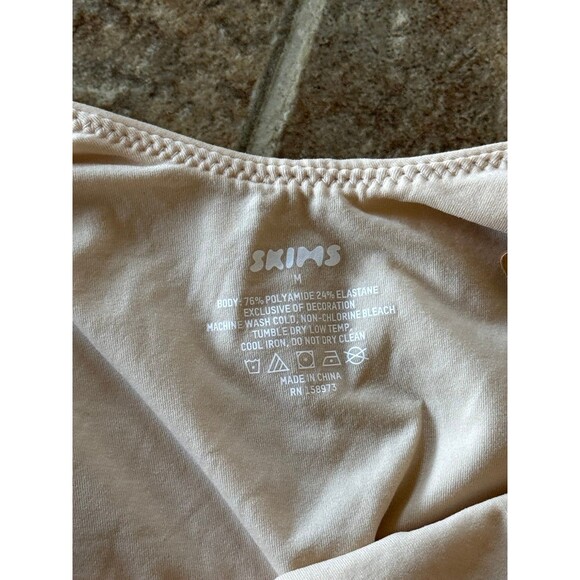 Skims Fits Everybody Square Neck Bodysuit Sand Size Medium - Picture 10 of 11